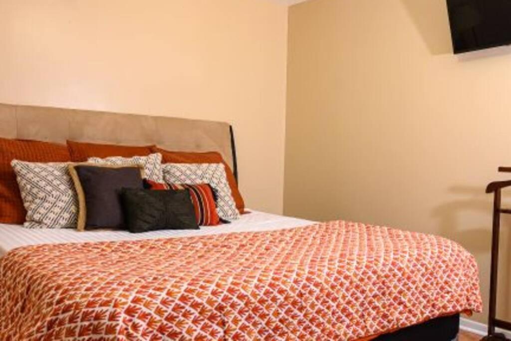 Great 2 Bedroom Condo,Free Parking,Easy Commute. Irvington Exterior foto